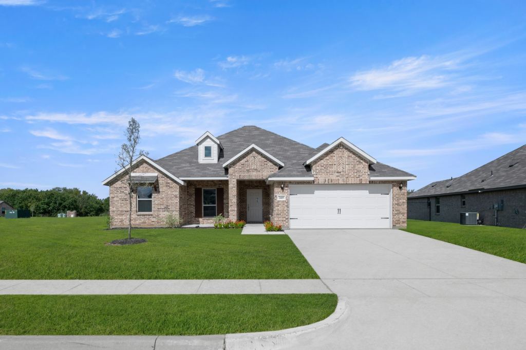 2605 River Bank Drive, Burleson, TX 76028 — photo 1