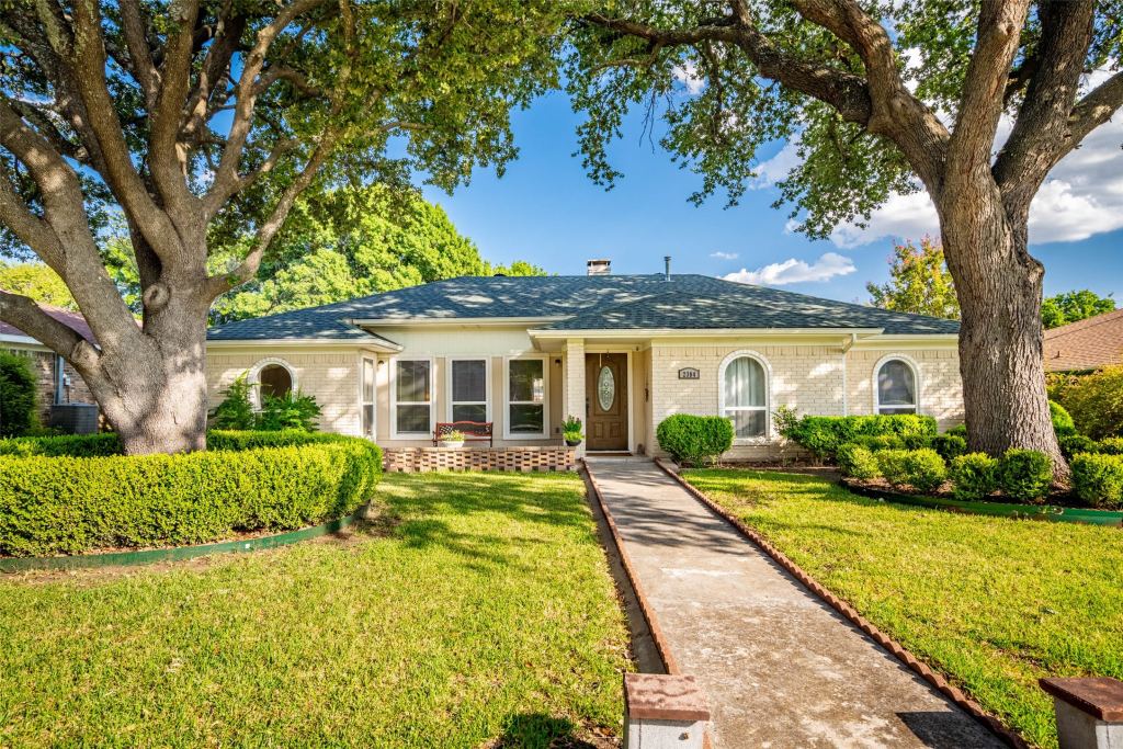 2304 Glen Forest Lane, Plano, TX 75023 — photo 1