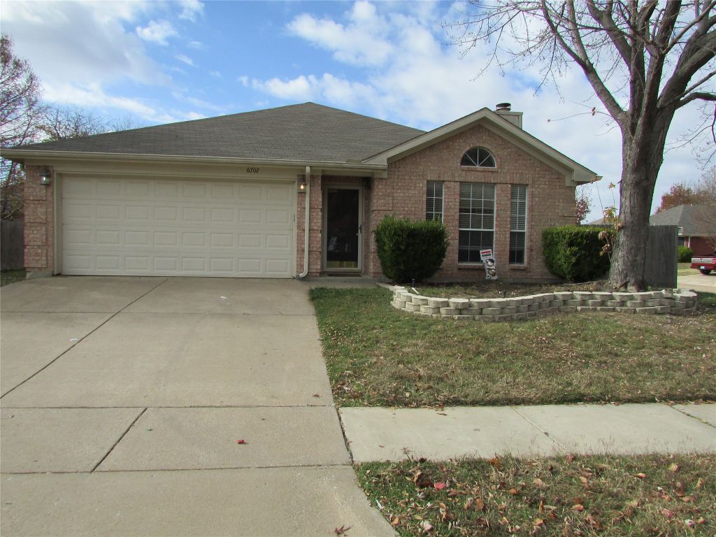 6702 Canyon Creek Drive, Arlington, TX 76001 — photo 1