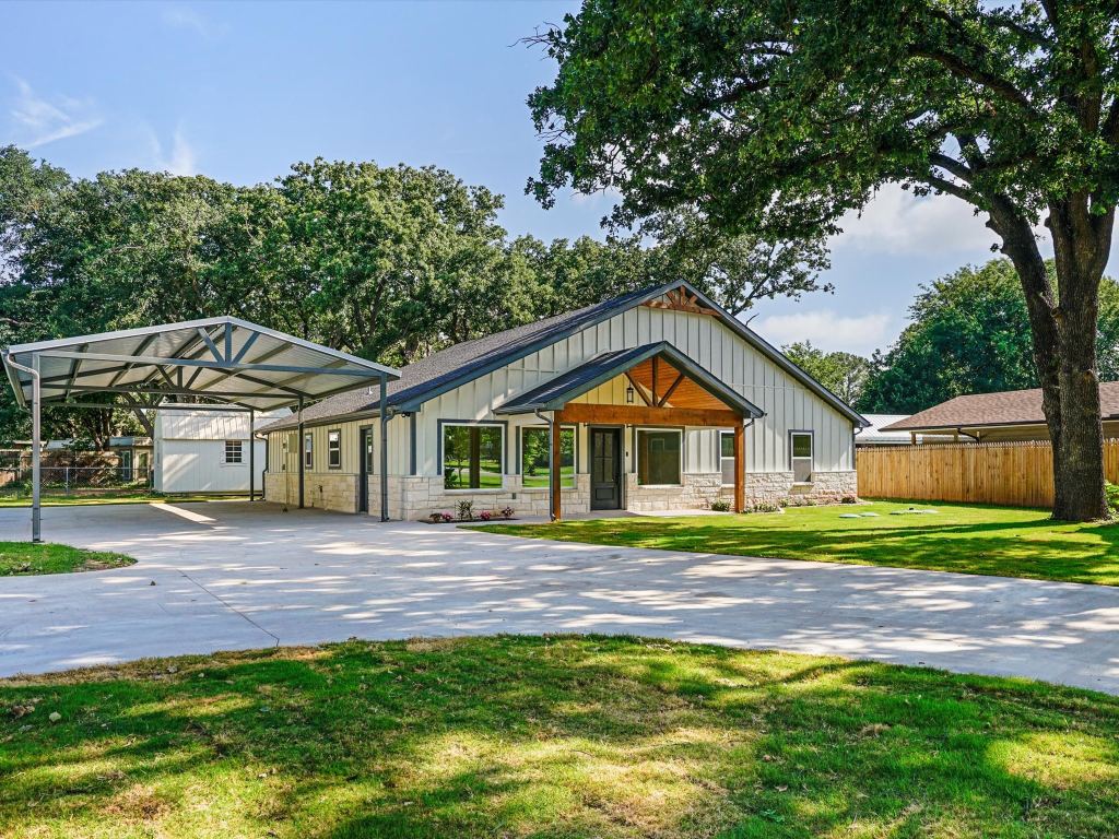 4004 Pueblo Court, Granbury, TX 76048 — photo 1