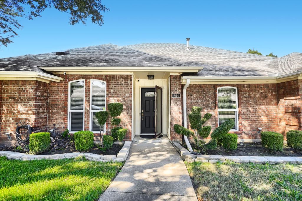 504 Wisterglen Drive, DeSoto, TX 75115 — photo 1