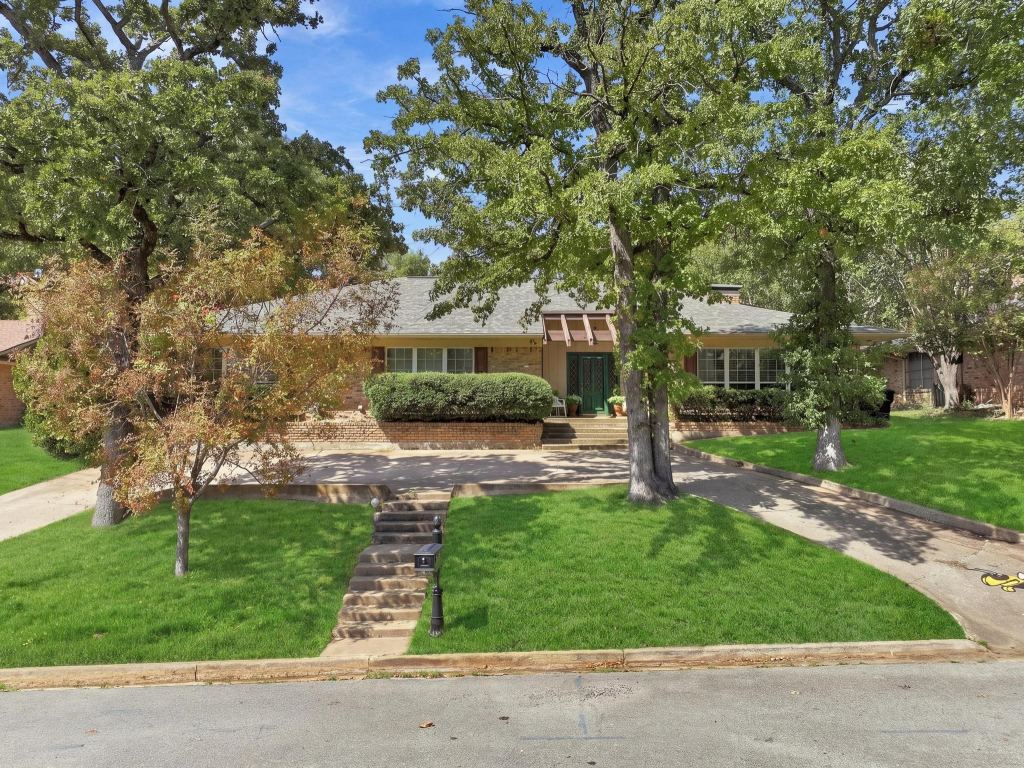 609 Ambassador Street, Denison, TX 75020 — photo 1