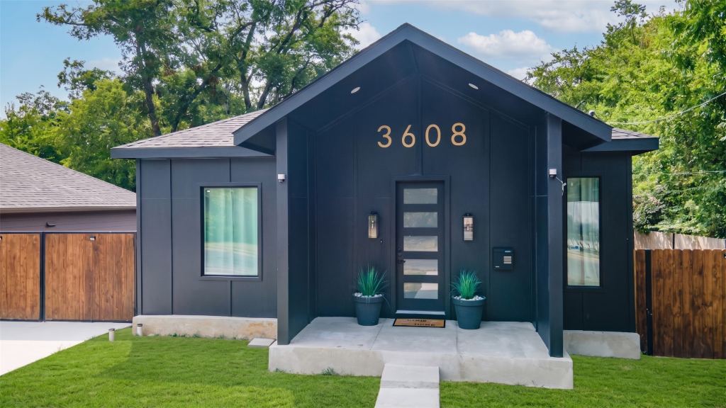 3608 Metropolitan Avenue, Dallas, TX 75210 — photo 1