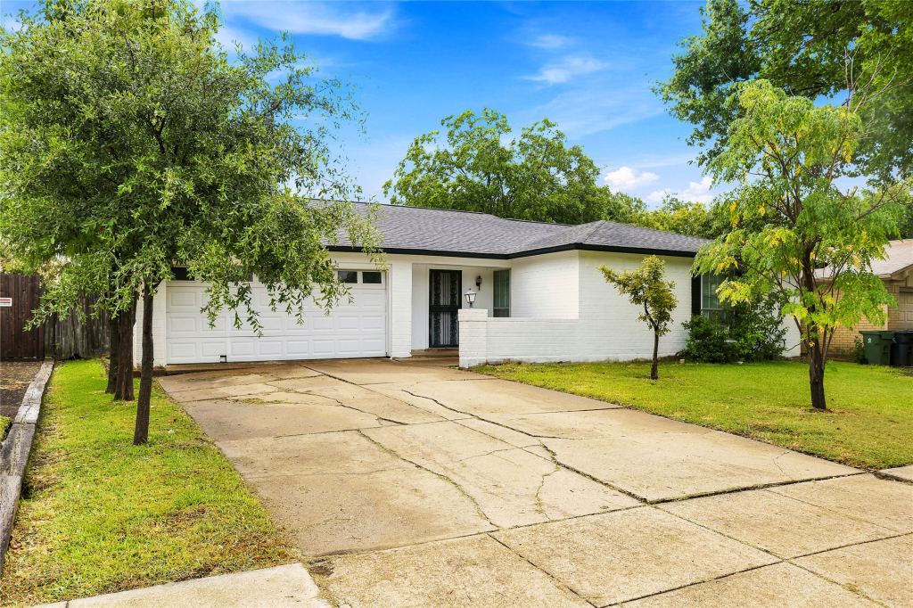 1721 Overbrook Drive, Arlington, TX 76014 — photo 1