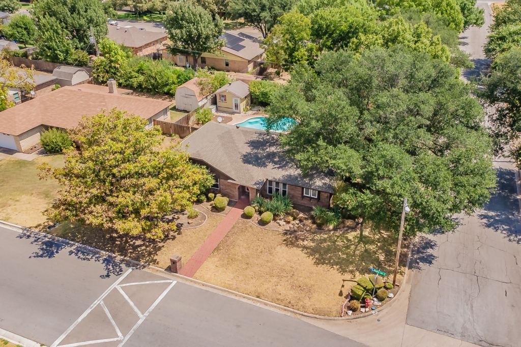 5500 Meadow Oak Street, North Richland Hills, TX 76180 — photo 1