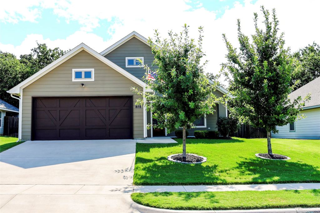213 Clover Circle, Weatherford, TX 76086 — photo 1