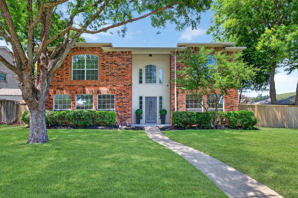 825 Foxwood Lane