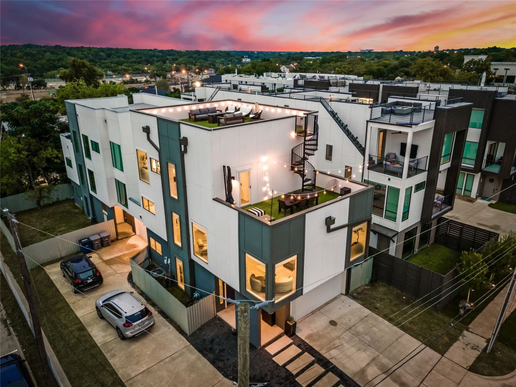 1002 Mobile Street 1