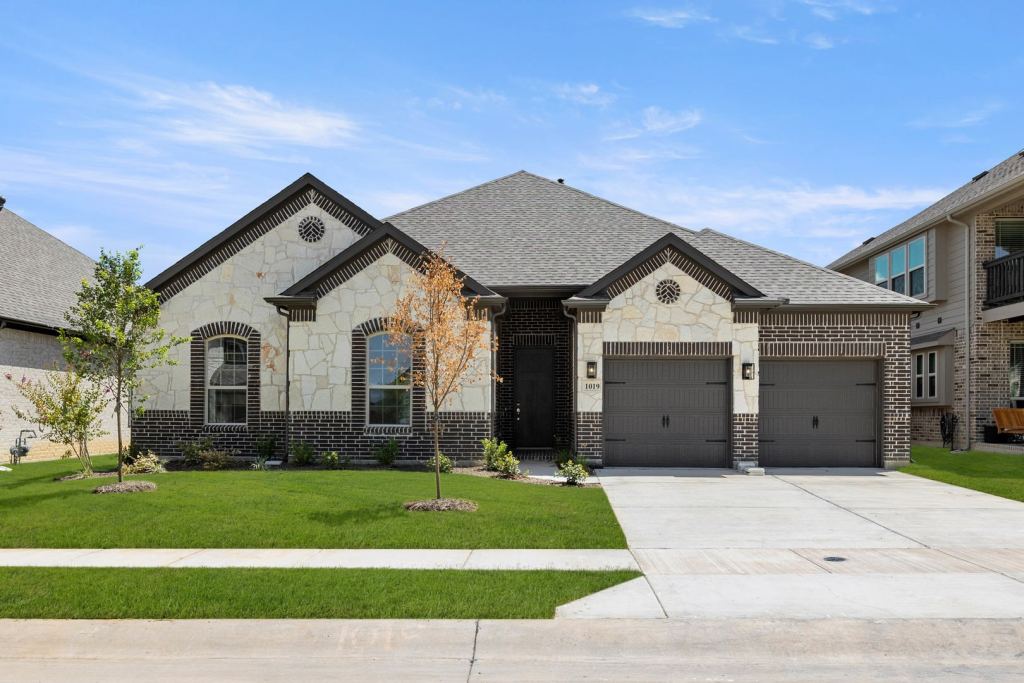 1019 Moss Grove Trail, Justin, TX 76247 — photo 1