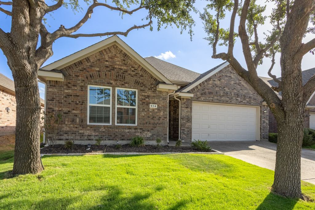 924 Bowie Drive, Lavon, TX 75166 — photo 1