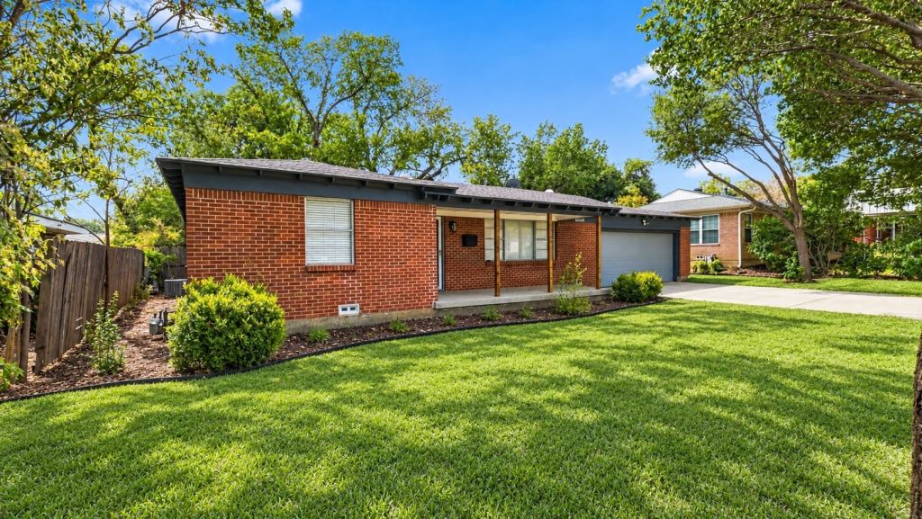 5412 Palmer Drive, Haltom City, TX 76117 — photo 1