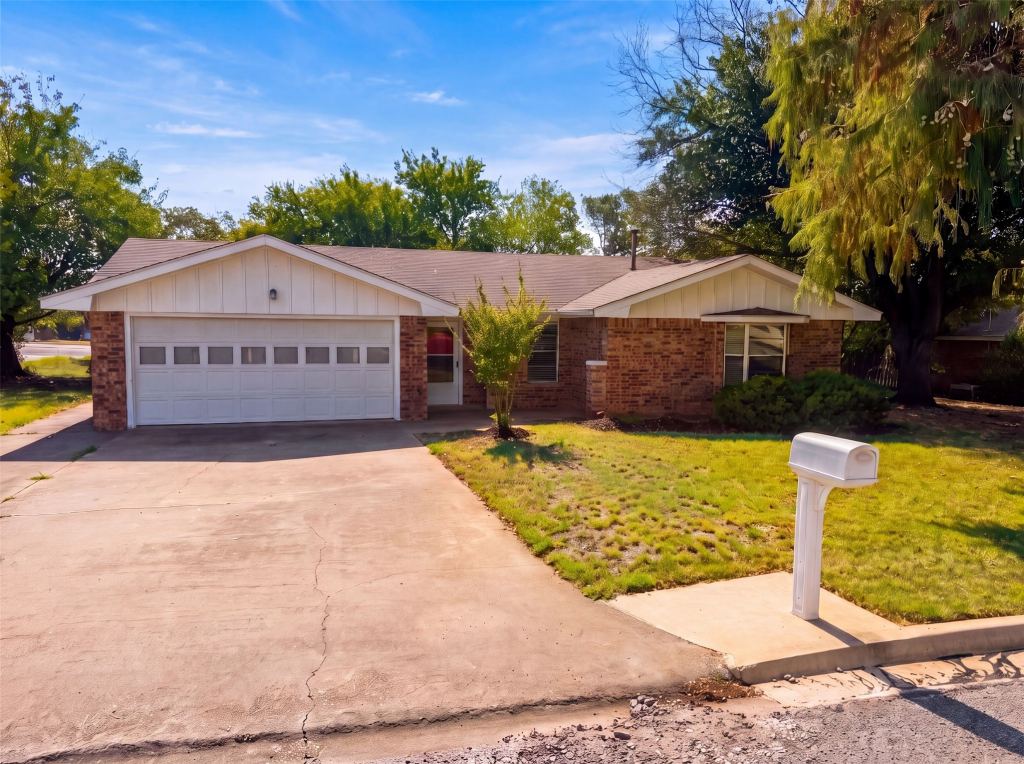 1509 Jefferson Street, Bowie, TX 76230 — photo 1