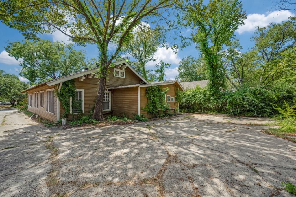 904 W Hickory Street B, Denton, TX 76201 — photo 1