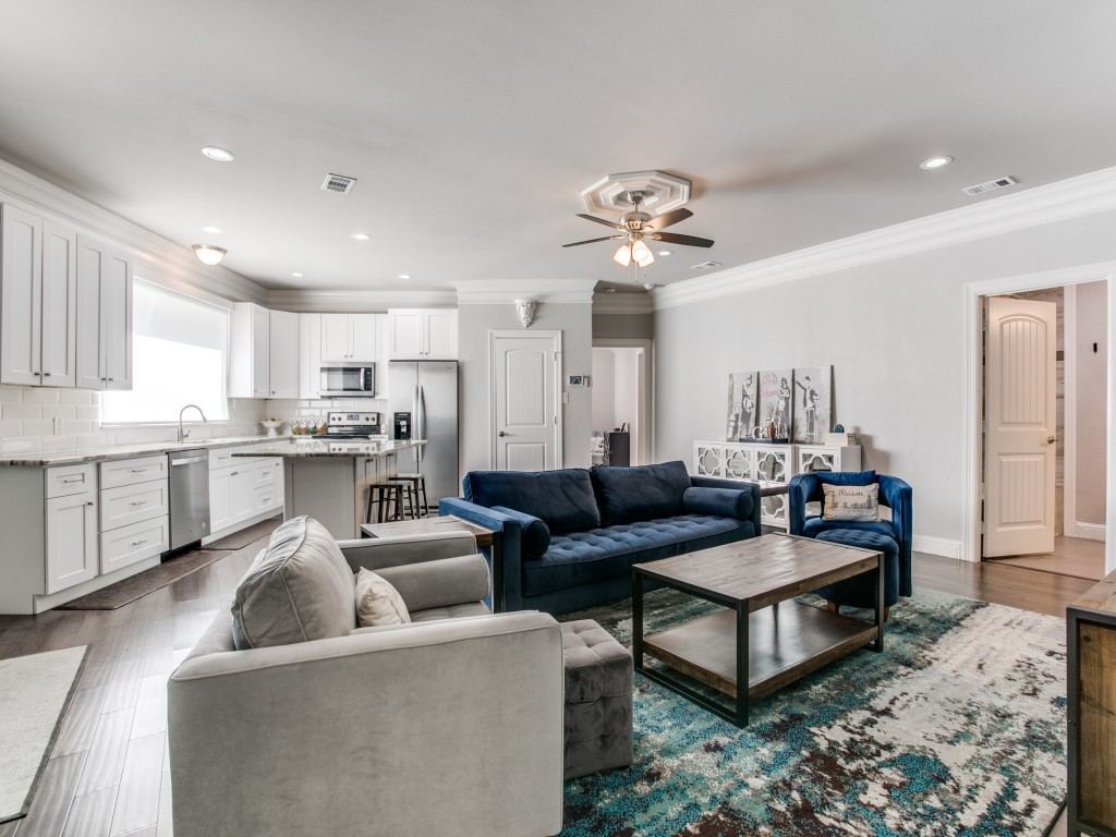507 E Dallas Road, Grapevine, TX 76051 — photo 1