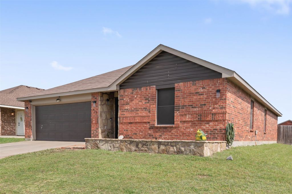 317 Quail Crossing Drive, Sanger, TX 76266 — photo 1