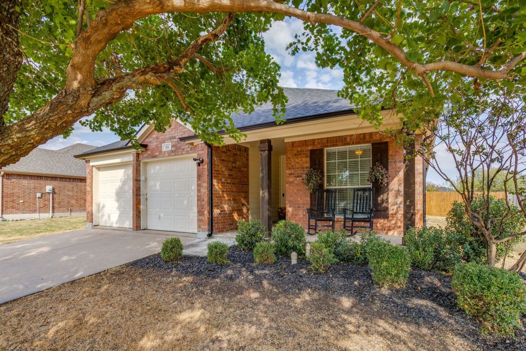 212 Bison Meadow Drive, Waxahachie, TX 75165 — photo 1