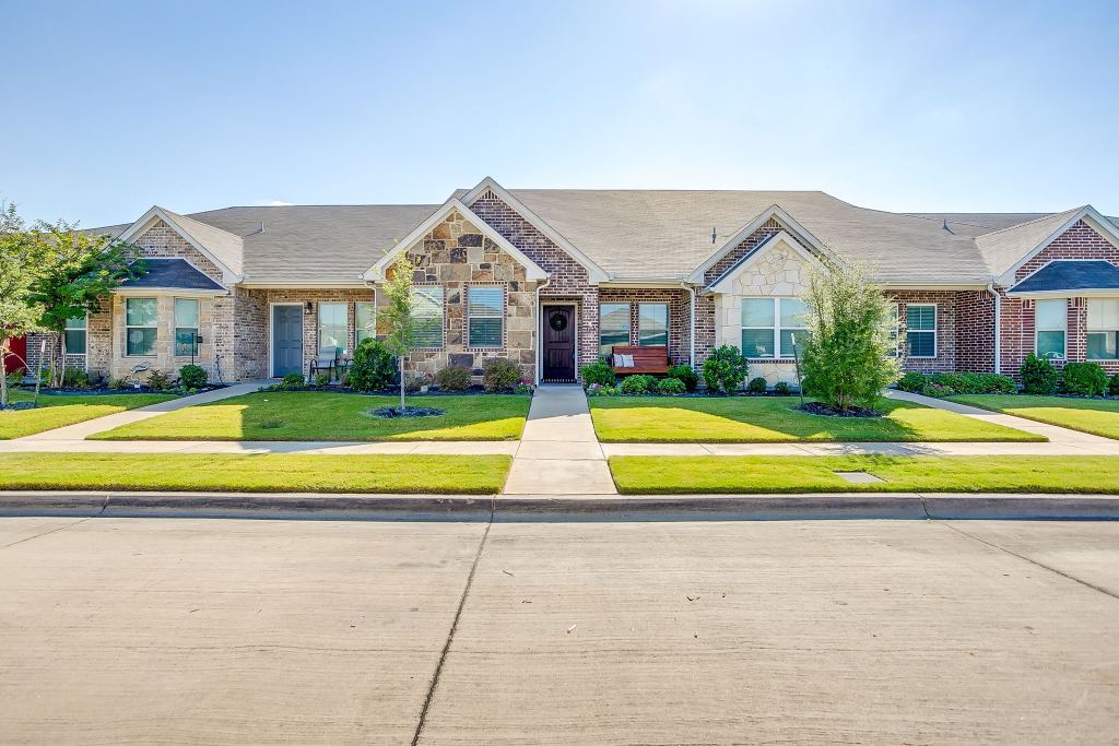 464 Pine Street, Burleson, TX 76028 — photo 1