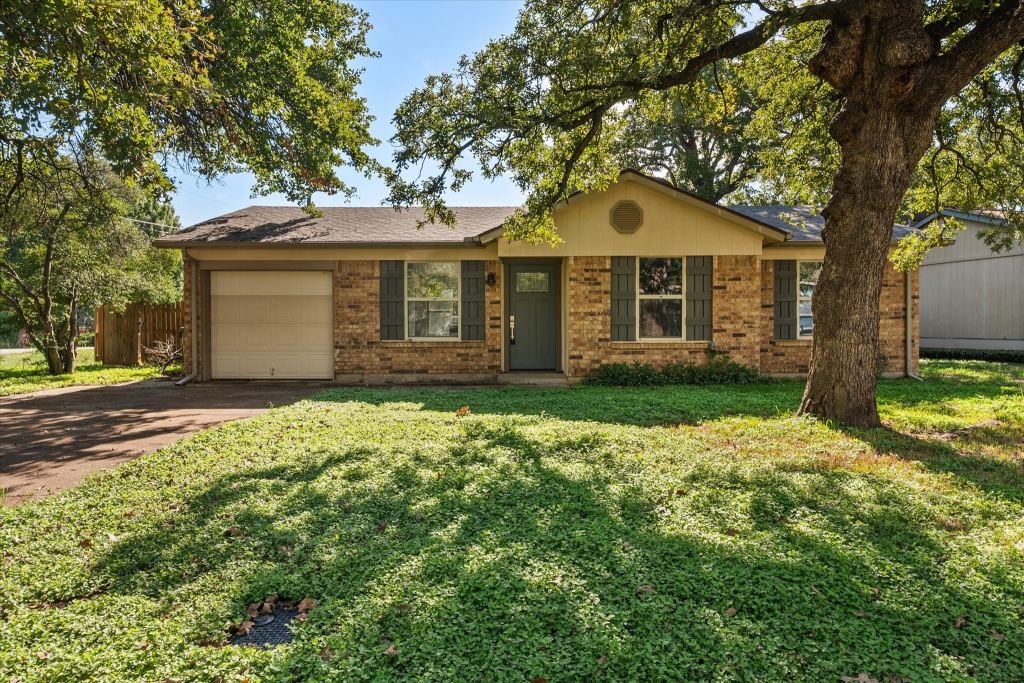 5701 Guildwood Drive, Arlington, TX 76017 — photo 1