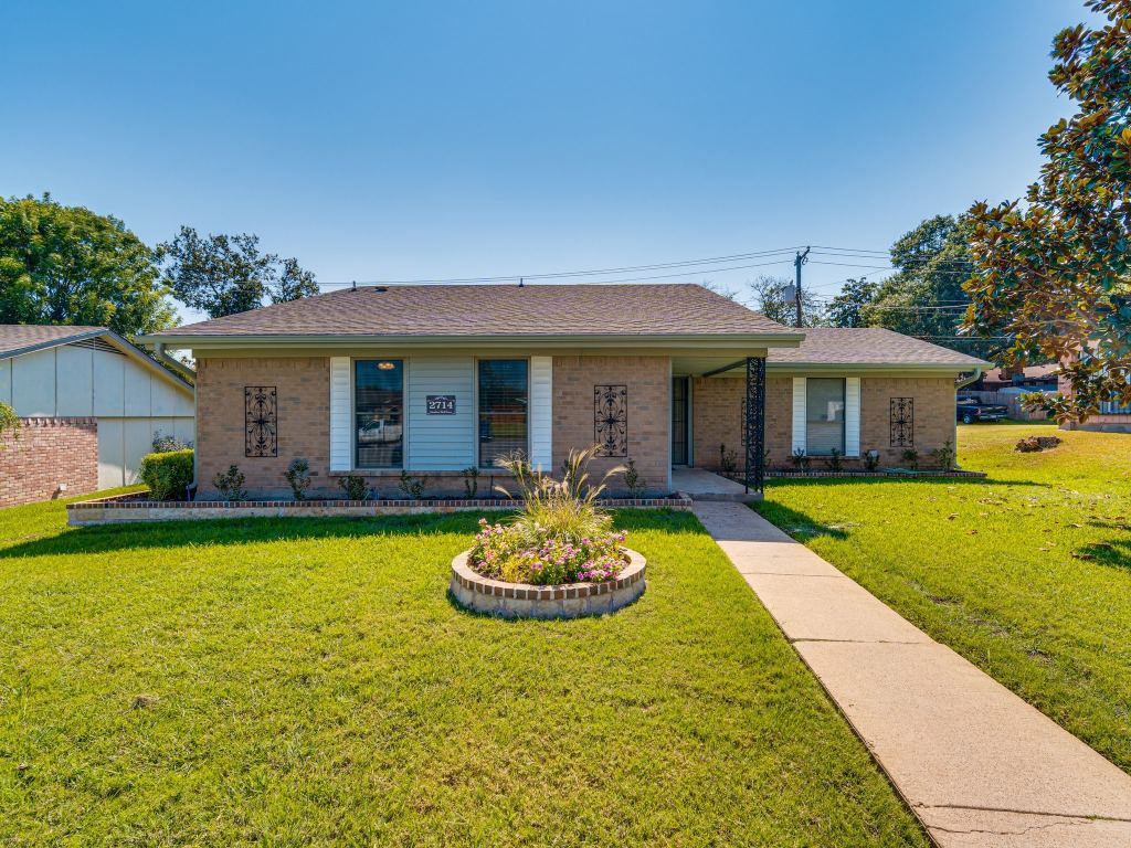 2714 Meadow Bluff Lane, Dallas, TX 75237 — photo 1