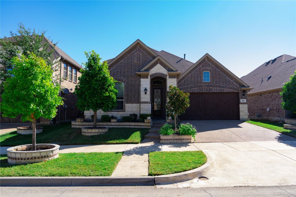 504 Pineview Drive, Euless, TX 76039 — photo 1