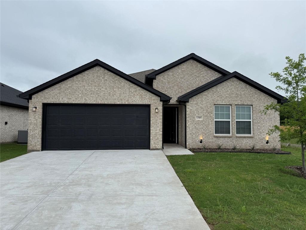 1305 Brad Kellar Drive, Greenville, TX 75402 — photo 1