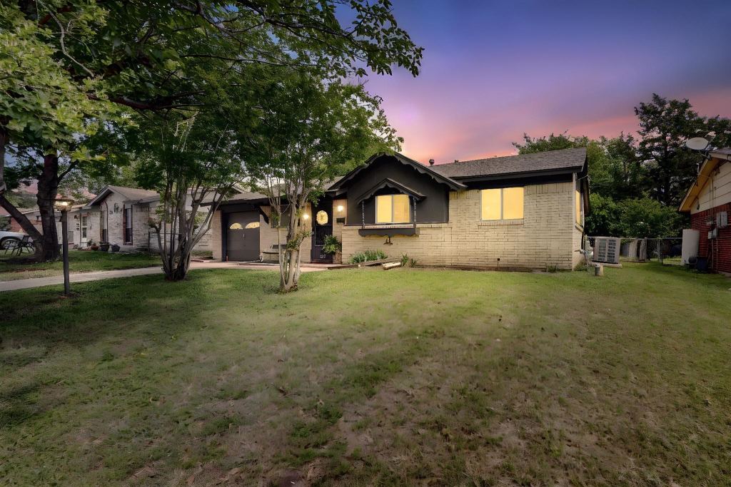 304 NW Summercrest Boulevard, Burleson, TX 76028 — photo 1