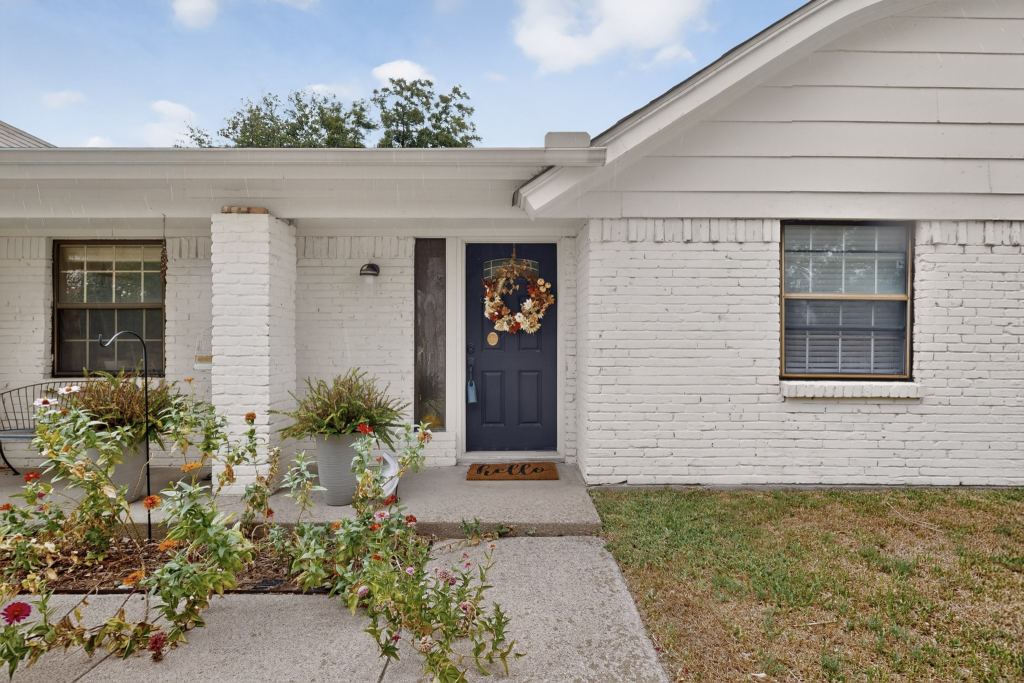 2060 Trailwood Drive W