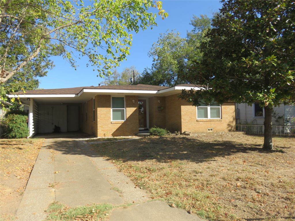 725 W Bullock Street, Denison, TX 75020 — photo 1