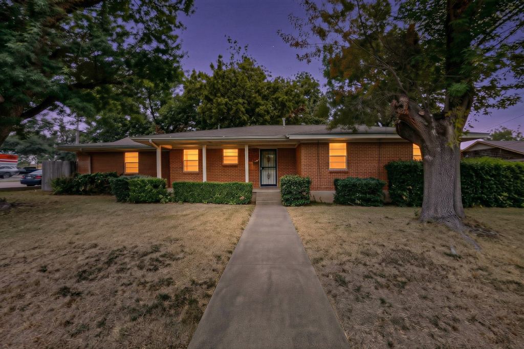 101 Spinner Circle, DeSoto, TX 75115 — photo 1
