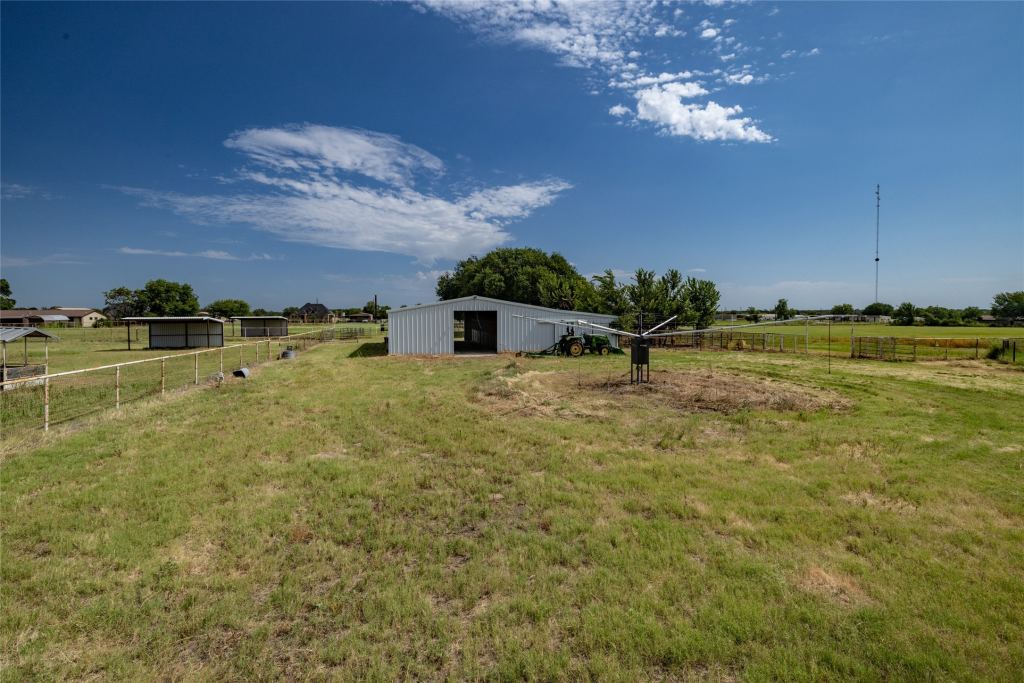 207 Lazy B Lane, Springtown, TX 76082 — photo 1