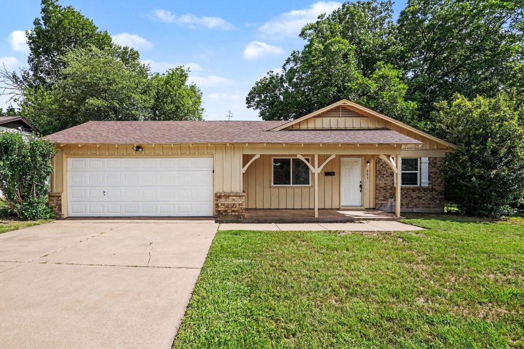 809 E Bovell Street, Crowley, TX 76036 — photo 1