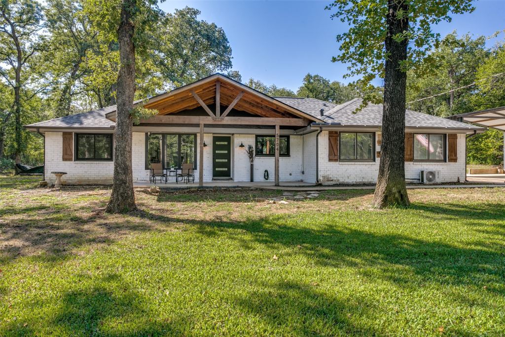 5704 Pecan Circle