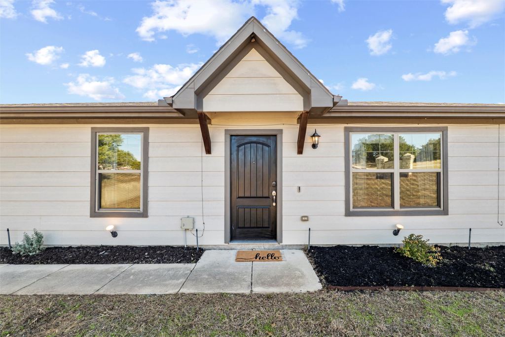144 Emerald Drive, Weatherford, TX 76087 — photo 1