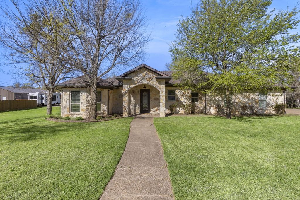 139 Saddlewood, Waco, TX 76705 — photo 1