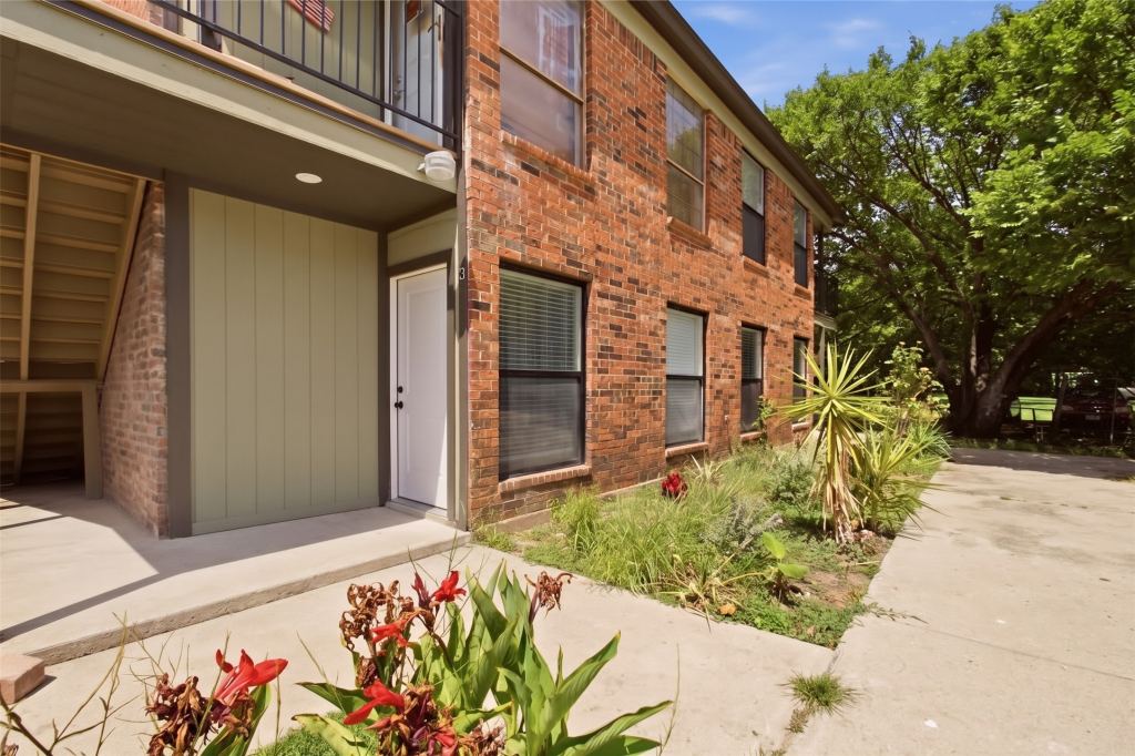 908 Isbell Road A, Fort Worth, TX 76114 — photo 1