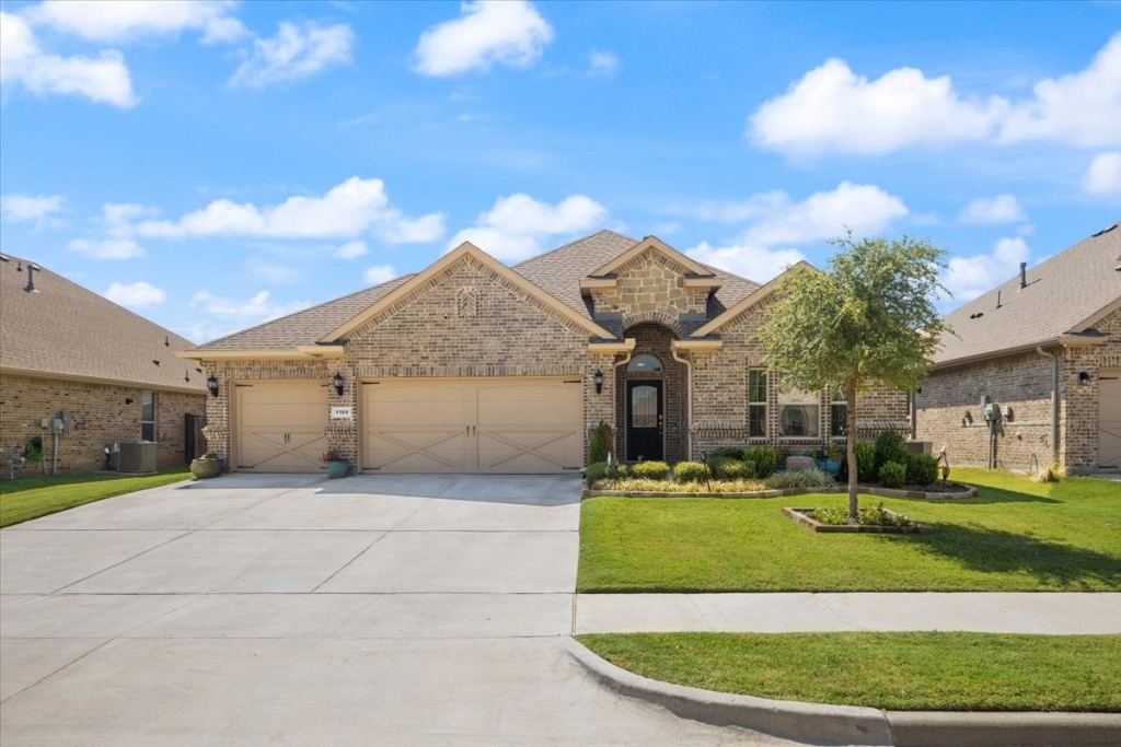 1109 Whispering Hill Drive, Mansfield, TX 76063 — photo 1