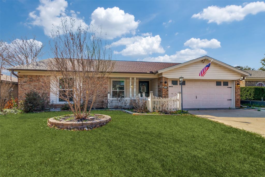 721 NW Ann Lois Lane, Burleson, TX 76028 — photo 1