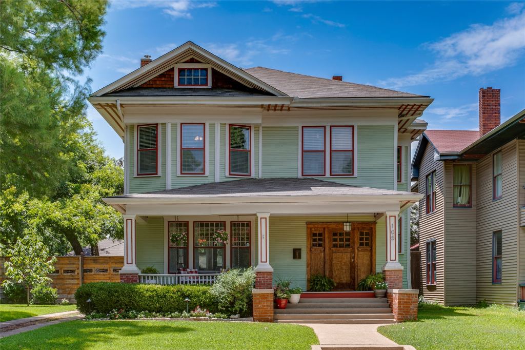 105 S Winnetka Avenue, Dallas, TX 75208 — photo 1