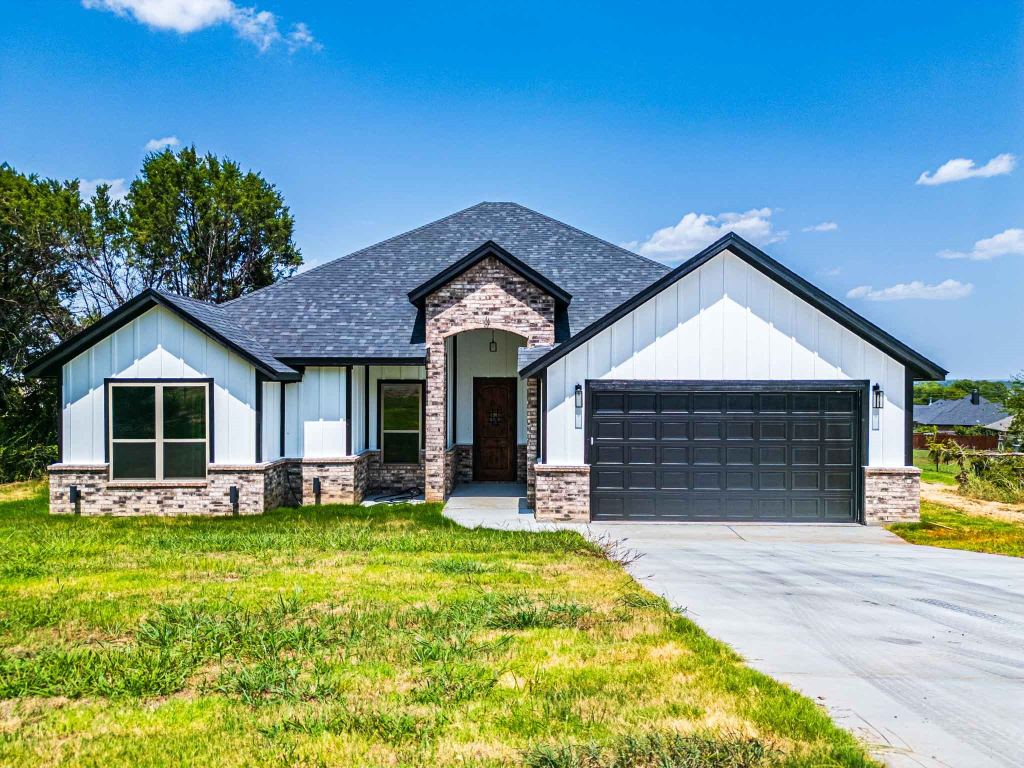 4019 Seminole Trail, Granbury, TX 76048 — photo 1