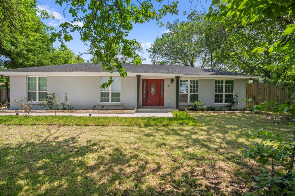 1112 W Pleasant Run Road, DeSoto, TX 75115 — photo 1