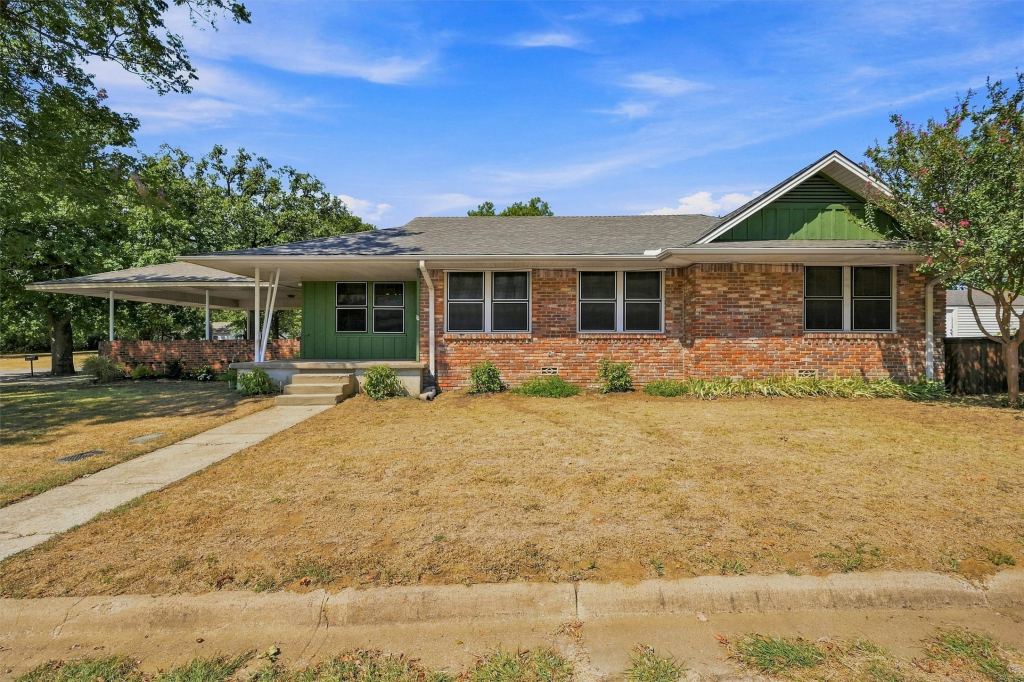 901 W Hanna Street, Denison, TX 75020 — photo 1