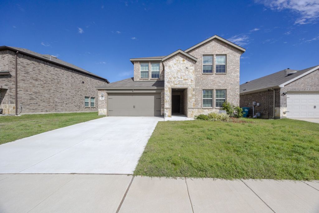 2117 Rustling Oaks Drive, Denton, TX 76209 — photo 1