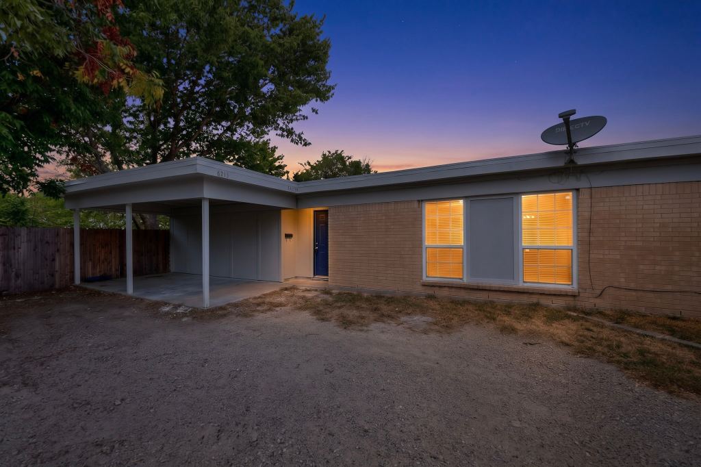 6814 Trail Lake Drive B, Fort Worth, TX 76133 — photo 1