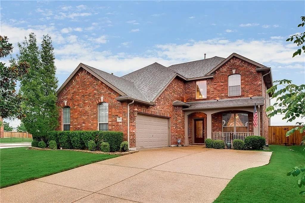 2703 Waterway Drive, Grand Prairie, TX 75054 — photo 1