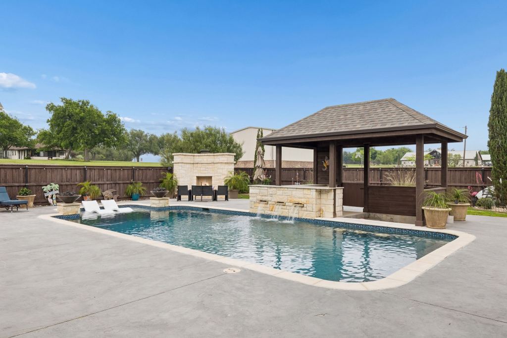 2009 Lakeshore Drive, Cleburne, TX 76033 — photo 1