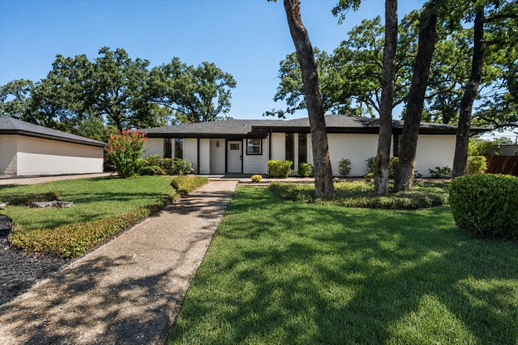 904 Northwood, Corsicana, TX 75110 — photo 1