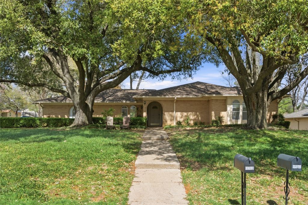 2326 Forest Hills Road, Grapevine, TX 76051 — photo 1