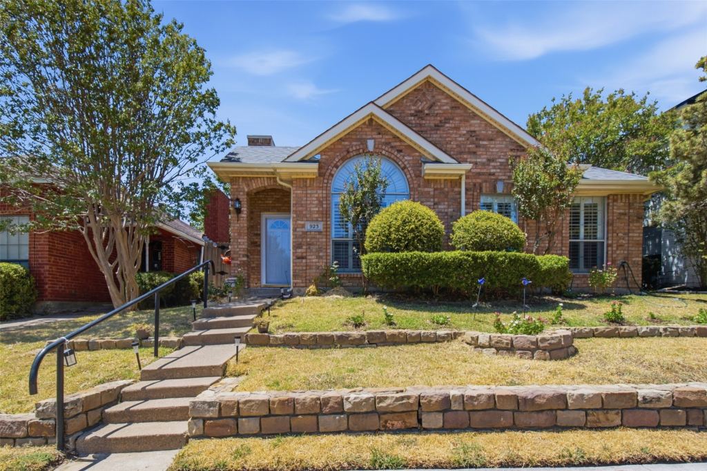 923 Newport Drive, Mesquite, TX 75149 — photo 1