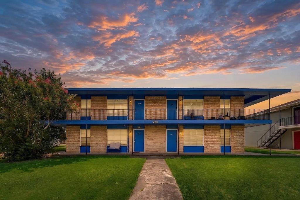 3024 Tudor Lane, Irving, TX 75060 — photo 1