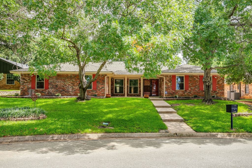 1800 Briarcrest Lane, Arlington, TX 76012 — photo 1